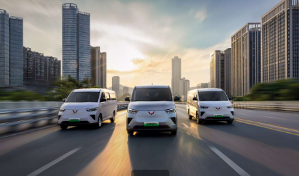 10万用户让每一程都扬光！五菱扬光销量突破10万台！