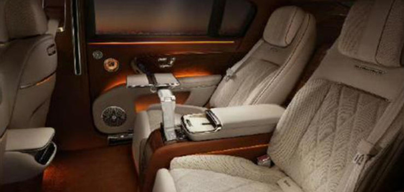 尊界S800突发火情！后座中控冒烟，没烧到电池 厂家具体处理调查进展尚未公开