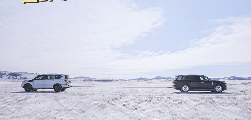 说好的一起用力呢？泰山：不好意思，我还没开始热身…