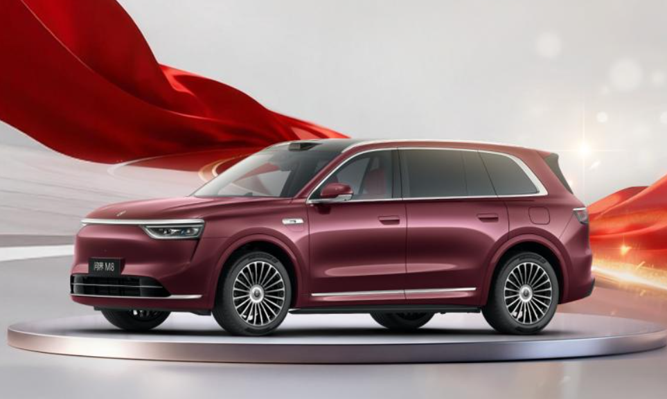 新春报喜！问界M8获第六届《汽车风云盛典》“风云2025智行汽车”