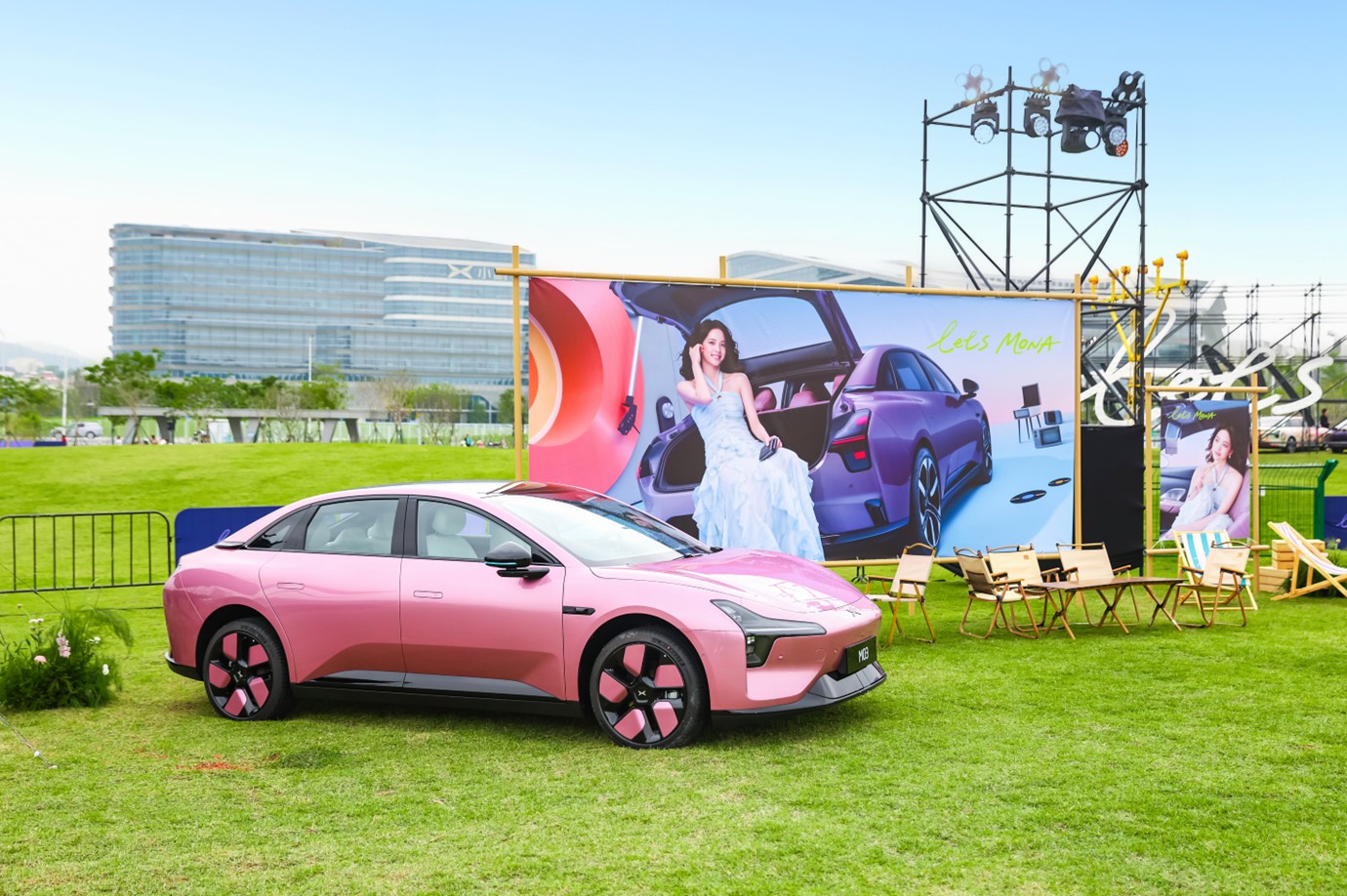 从纯电轿跑爆款到同级销量第一！小鹏MONA M03再迎全面升级