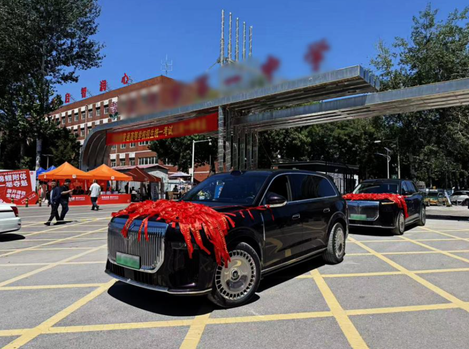 考场外惊现“镇场神器”！岚图泰山应援车硬核护考火了！